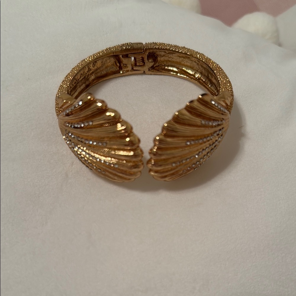 Gold Shell Design Bracelet
